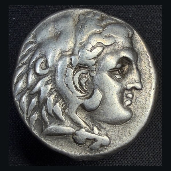 Silver tetradrachm of Alexander the Great, obverse: head of Herakles wearing the lion-skin headdress