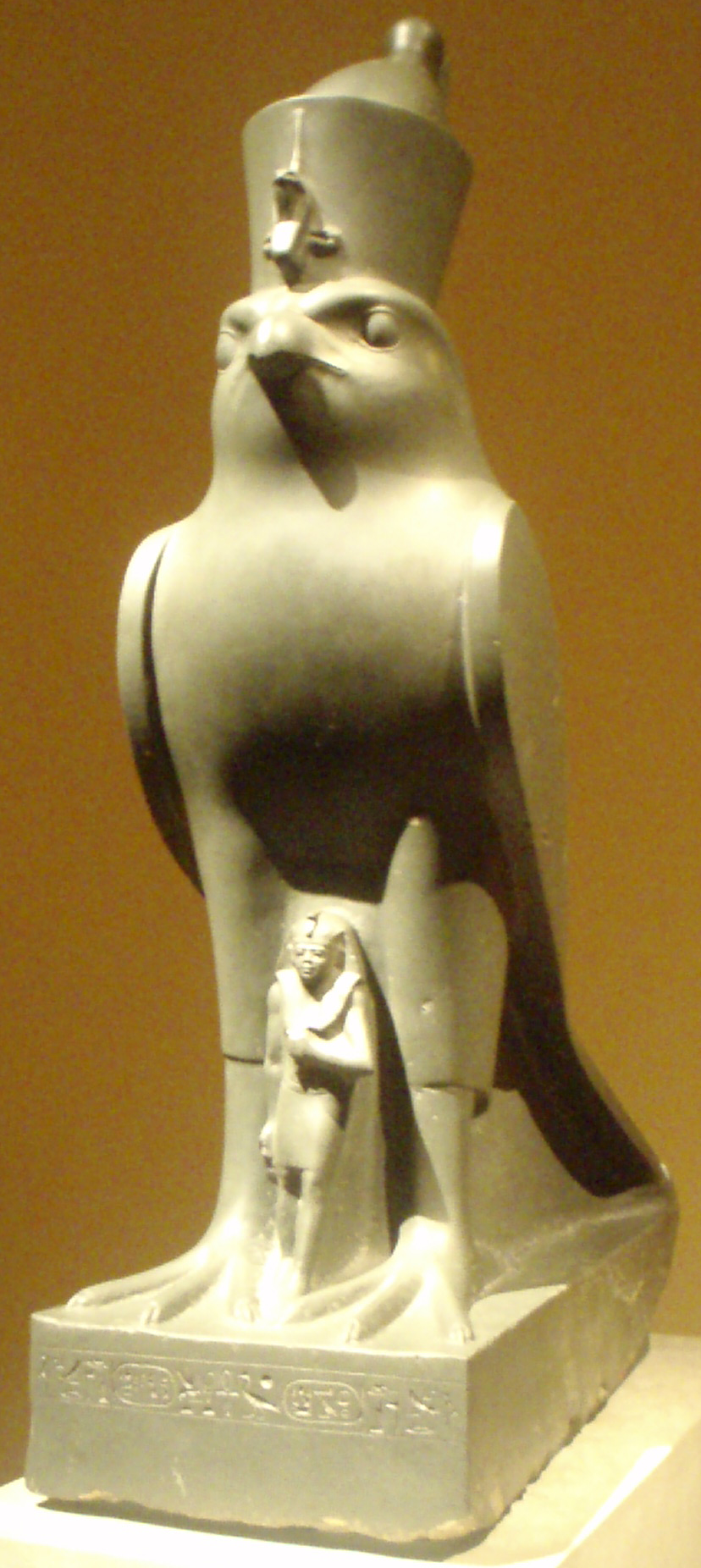 Horus protecting Nectanebo II